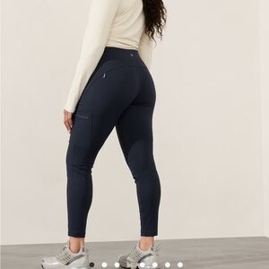 Athleta Headlands Hybrid High Rise Cargo Legging - size 8 - navy
